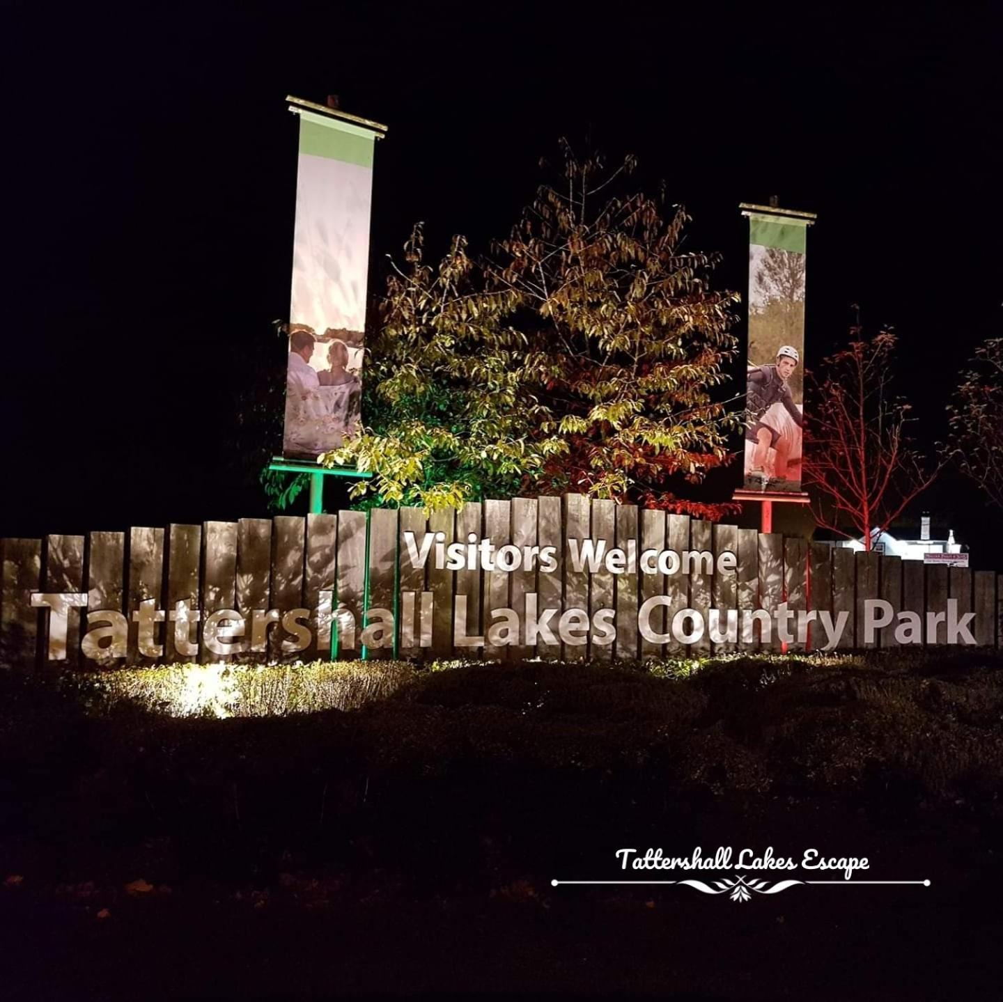 Meridian Tattershall Lakes Escape - Lakeside Lodge Caravan With A Fishing Peg Luxury Hot Tub المظهر الخارجي الصورة
