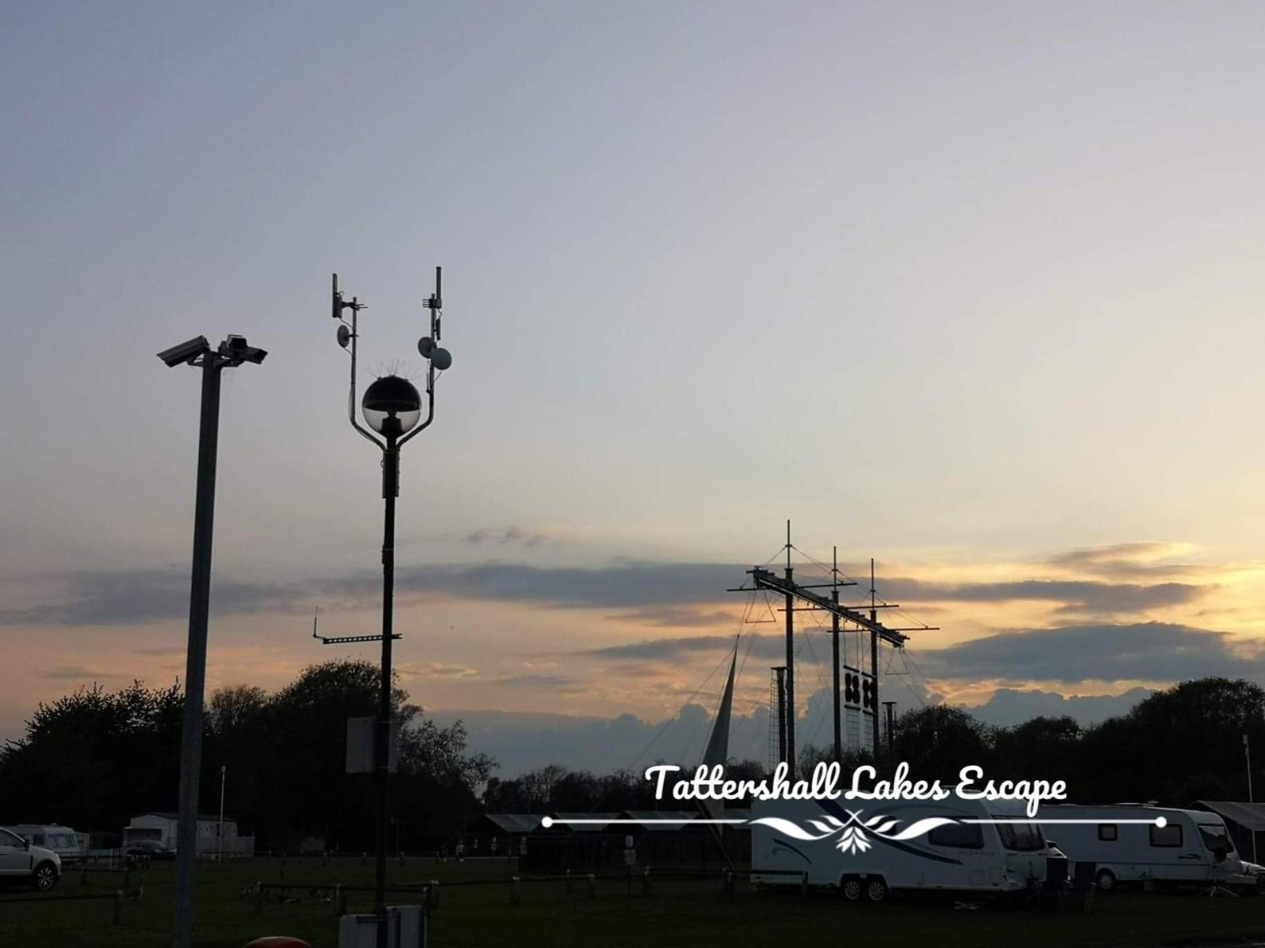 Meridian Tattershall Lakes Escape - Lakeside Lodge Caravan With A Fishing Peg Luxury Hot Tub المظهر الخارجي الصورة