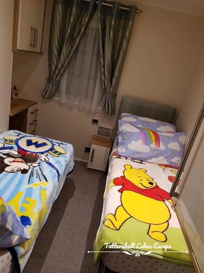 Meridian Tattershall Lakes Escape - Lakeside Lodge Caravan With A Fishing Peg Luxury Hot Tub المظهر الخارجي الصورة