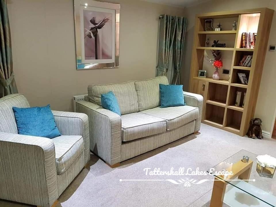 Meridian Tattershall Lakes Escape - Lakeside Lodge Caravan With A Fishing Peg Luxury Hot Tub المظهر الخارجي الصورة