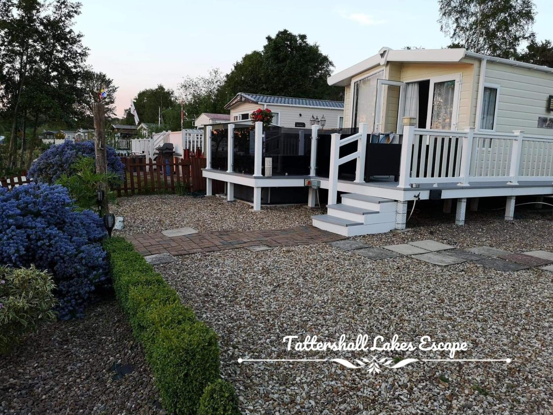 Meridian Tattershall Lakes Escape - Lakeside Lodge Caravan With A Fishing Peg Luxury Hot Tub المظهر الخارجي الصورة